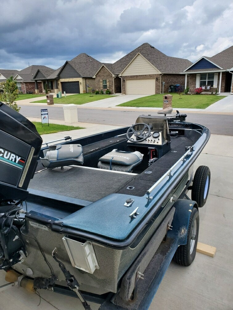 Rear three-quarter view of the 1990 Ranger Fisherman showing cockpit seats, center console, rear fishing deck and trailer.